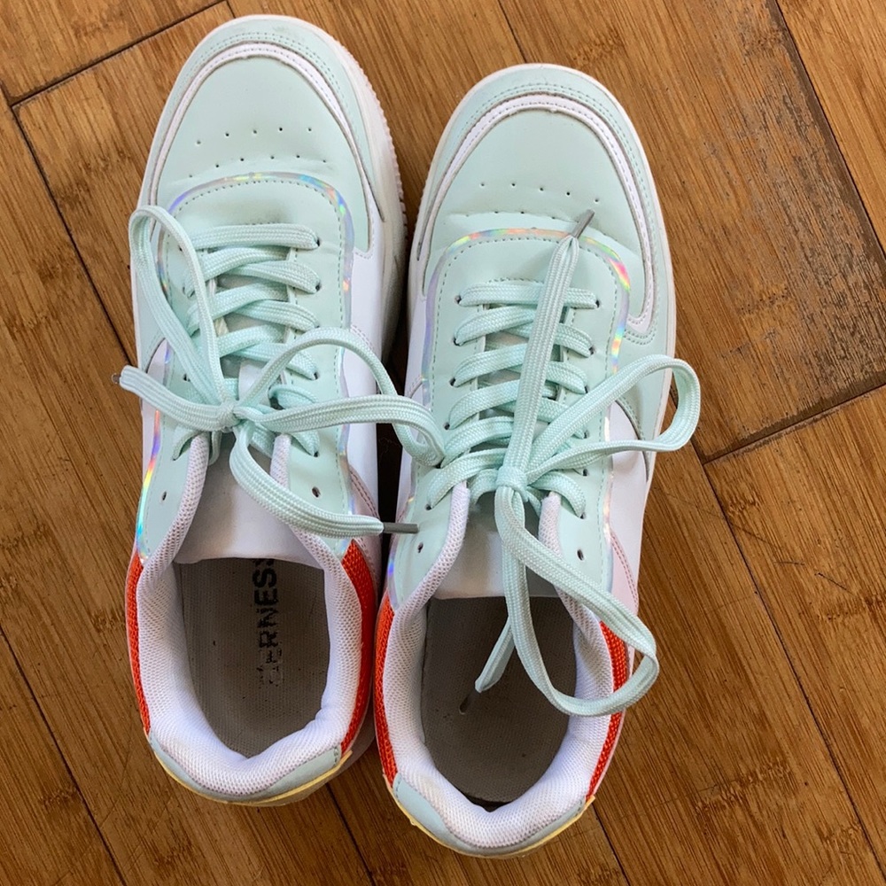 Women’s shoe